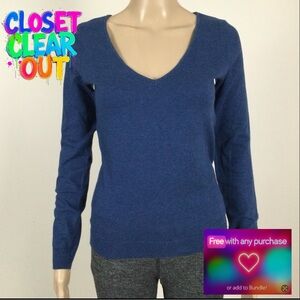 👛 2/$15 H&M Blue V-Neck Long Sleeved Sweater XS